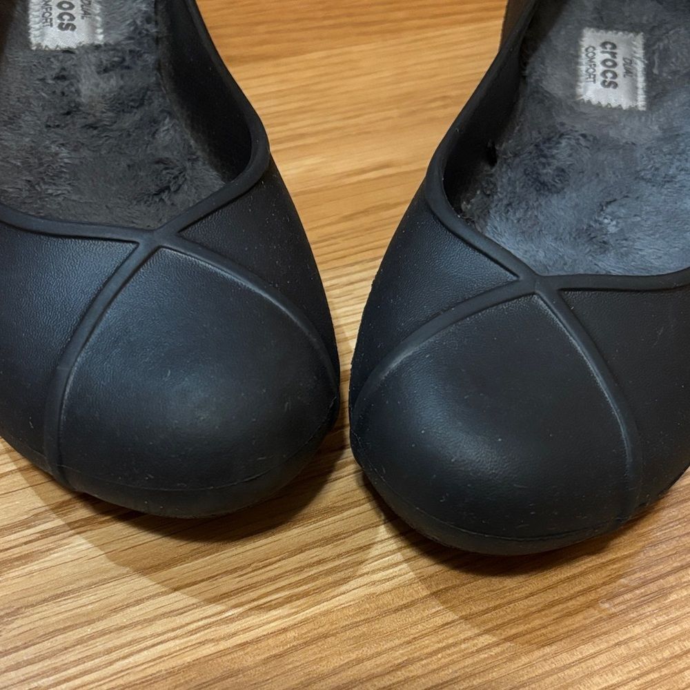 WOMEN’S DUAL COMFORT CROCS - Picture 2 of 6